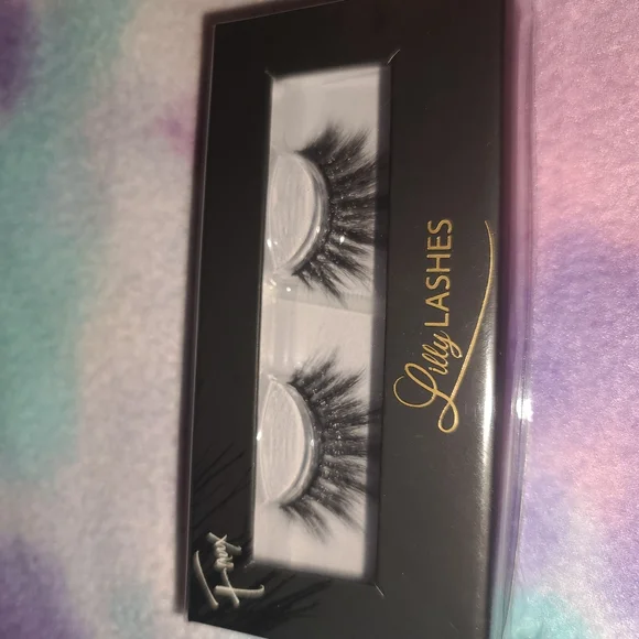 Lilly Lashes - Picture 5 of 16